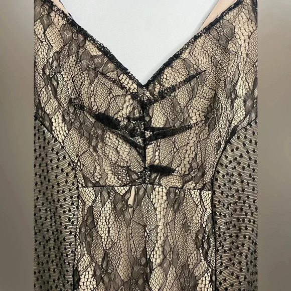 Miss Selfridge - Black lace mini dress with nude underlay - US4 - Picture 2 of 4